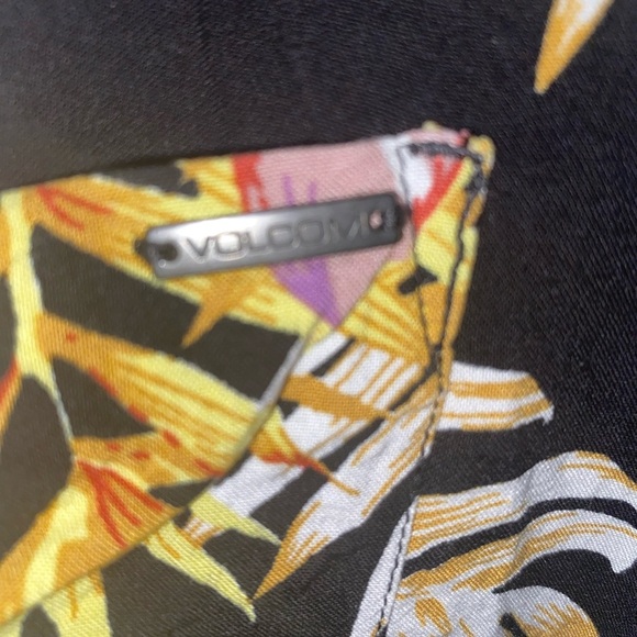 Volcom Gen wow Tropical Floral Black Button-Up Women's Top Hawaiian shirt resort - Picture 11 of 14